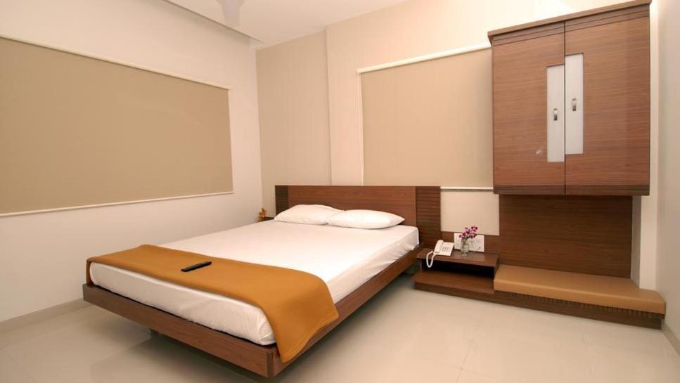 Sai Palace Budget Hotel Shirdi Room photo