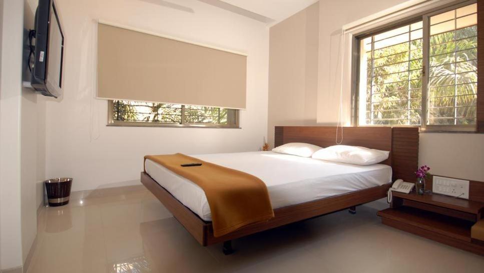 Sai Palace Budget Hotel Shirdi Room photo